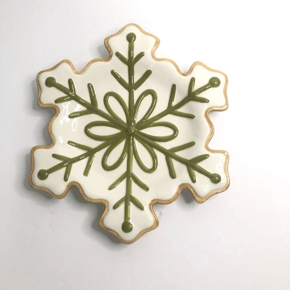 department 56 cookie plate green white sugar cookie snowflake shape 8.25 READ